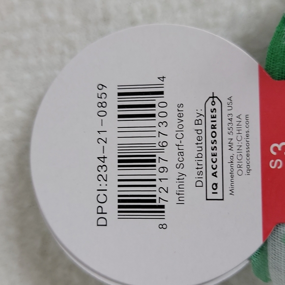 1 Count Cloves Green White Infinity Scarf NWT - Picture 5 of 5